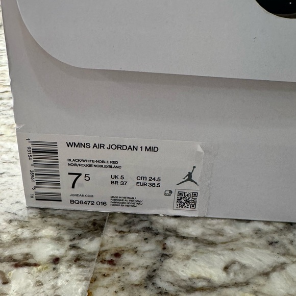 Air Jordan 1 Mid Black White Noble Red
BQ6472 016 Women's size 7.5 EUC - Picture 13 of 13